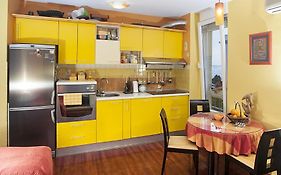 Apartment Sunny Yellow - With Balcony And Parking Place,